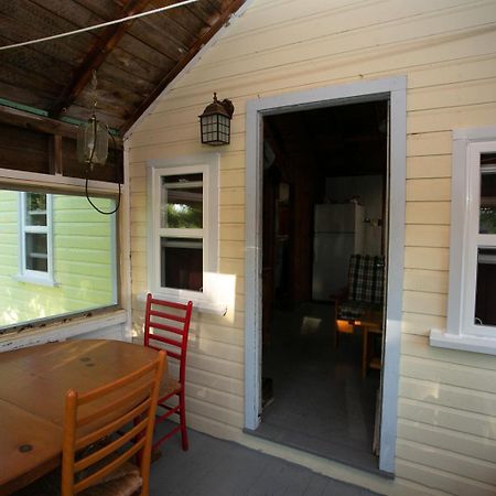 Fun Place With A Sandy Beach For Swimming, Boating, And Fishing, Featuring 3 Available Cabins Fenelon Falls 外观 照片