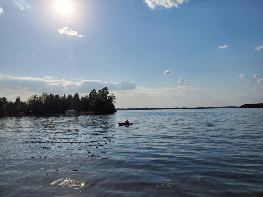 Fun Place With A Sandy Beach For Swimming, Boating, And Fishing, Featuring 3 Available Cabins Fenelon Falls 外观 照片