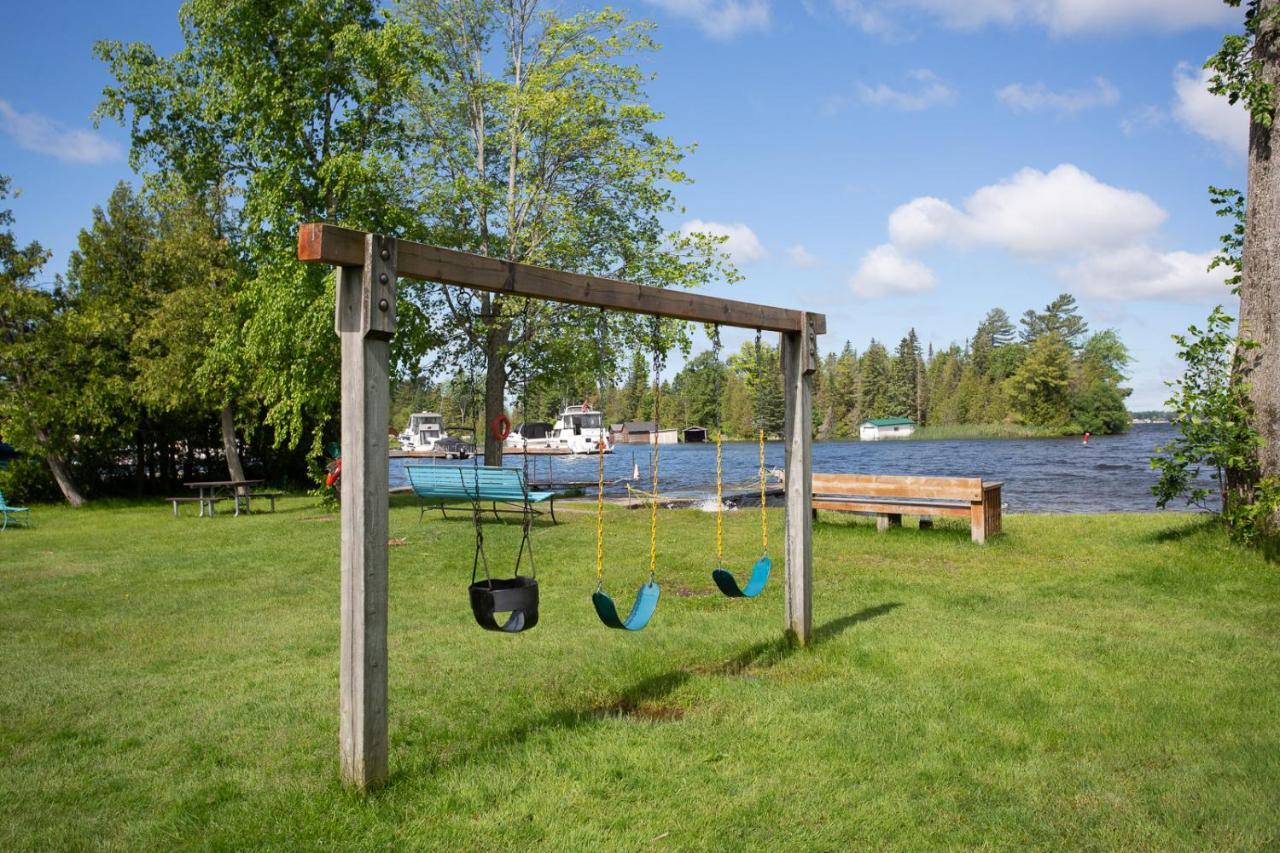 Fun Place With A Sandy Beach For Swimming, Boating, And Fishing, Featuring 3 Available Cabins Fenelon Falls 外观 照片