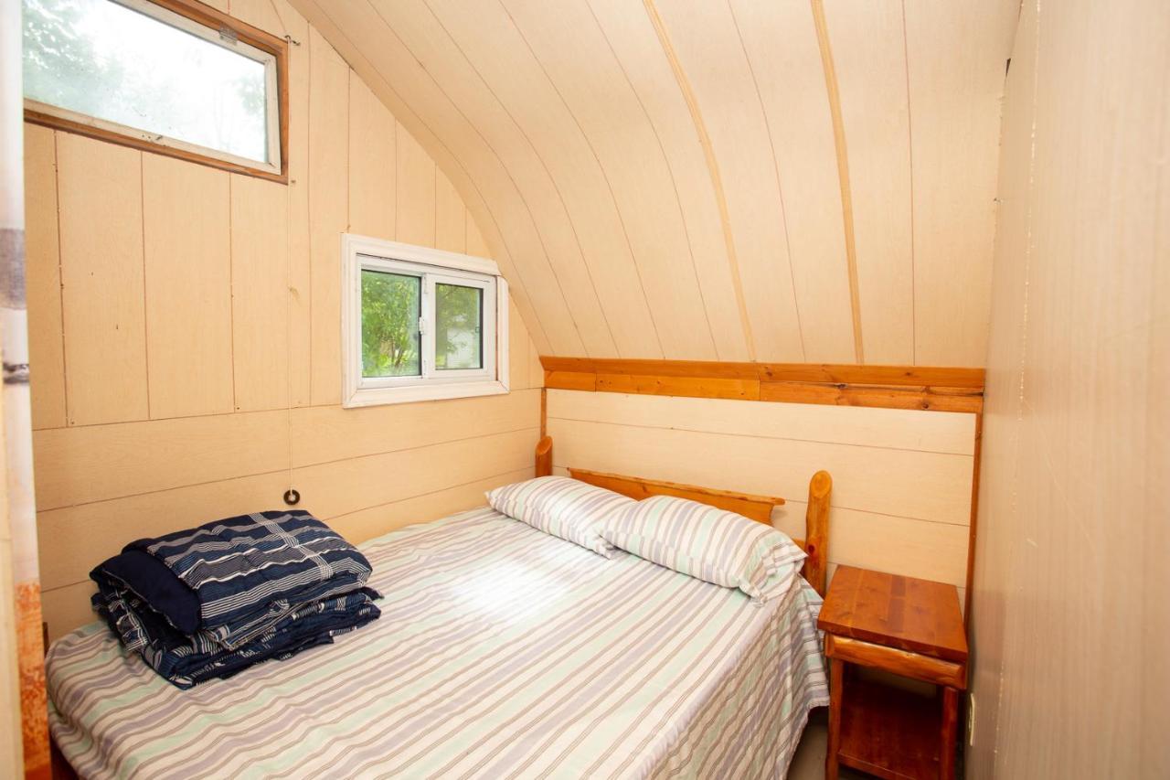 Fun Place With A Sandy Beach For Swimming, Boating, And Fishing, Featuring 3 Available Cabins Fenelon Falls 外观 照片