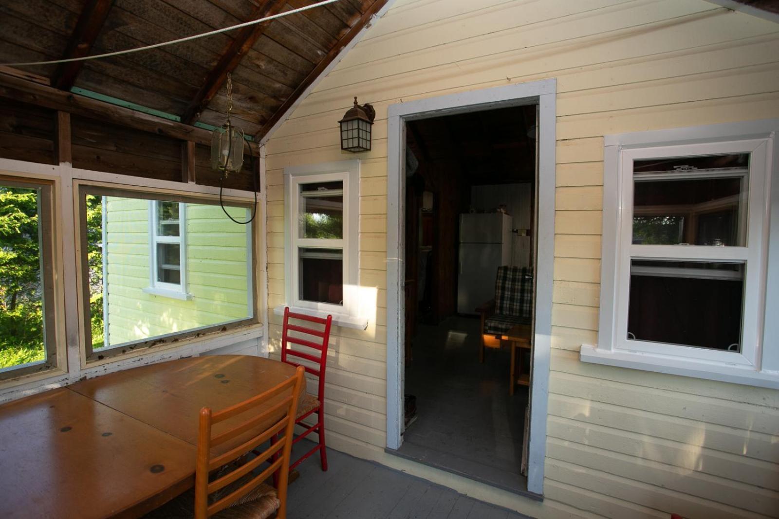 Fun Place With A Sandy Beach For Swimming, Boating, And Fishing, Featuring 3 Available Cabins Fenelon Falls 外观 照片