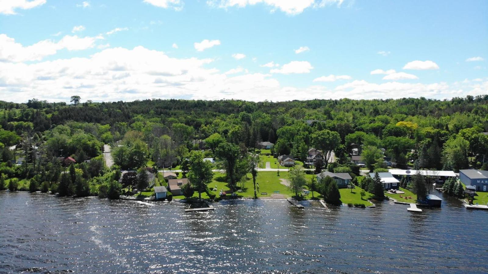 Fun Place With A Sandy Beach For Swimming, Boating, And Fishing, Featuring 3 Available Cabins Fenelon Falls 外观 照片