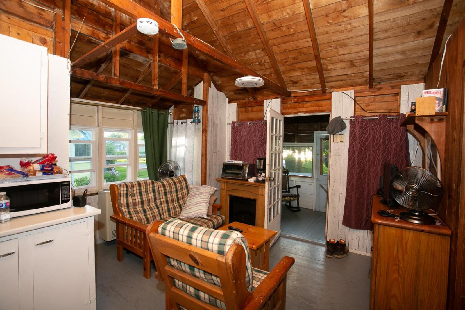 Fun Place With A Sandy Beach For Swimming, Boating, And Fishing, Featuring 3 Available Cabins Fenelon Falls 外观 照片