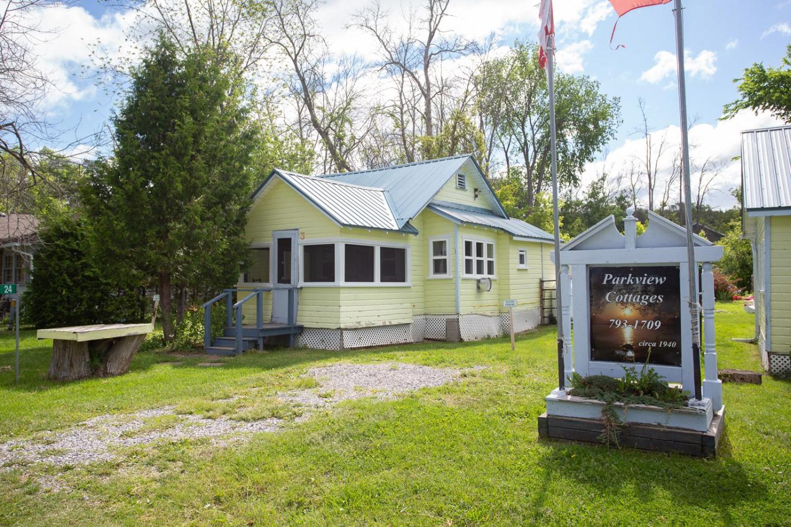 Fun Place With A Sandy Beach For Swimming, Boating, And Fishing, Featuring 3 Available Cabins Fenelon Falls 外观 照片
