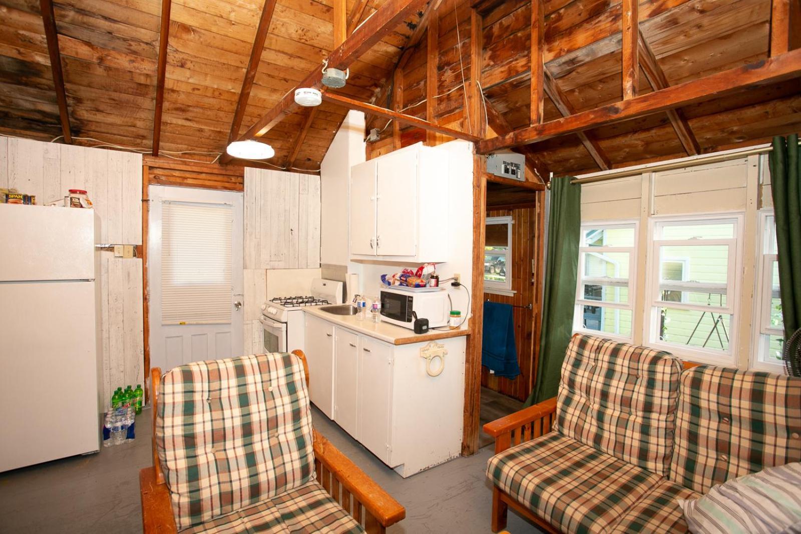 Fun Place With A Sandy Beach For Swimming, Boating, And Fishing, Featuring 3 Available Cabins Fenelon Falls 外观 照片